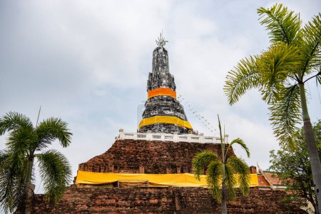 Foto de Wat Phra Prathon Chedi Worawihan en la ciudad Nakhom Pathom en la provincia de Nakhon Pathom en Tailandia. Tailandia, Nakhon Pathom, 10 de noviembre de 2023 - Imagen libre de derechos