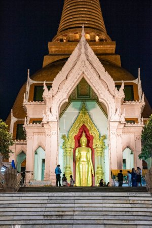 Photo for Thailand, Nakhon Pathom - November 9, 2023: Main entry of the Phra Pathom Chedi in the city center of Nakhon Pathom and Province Nakhon Pathom in Thailand. - Royalty Free Image