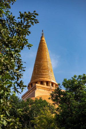 Téléchargez les photos : Chedi du Phra Pathom Chedi dans le centre-ville de Nakhon Pathom et Province Nakhon Pathom en Thaïlande. Thaïlande, Nakhon Pathom, 13 novembre 2023 - en image libre de droit