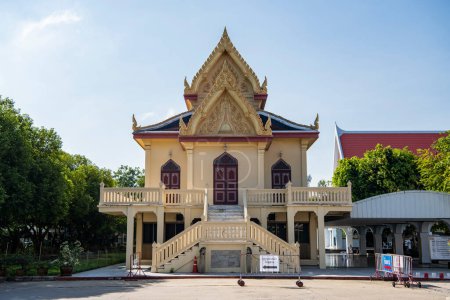 Photo for Crematorium of Wat Phra Pathom Chedi royal palace in city and Province Nakhon Pathom in Thailand.  Thailand, Nakhon Pathom, November 13, 2023 - Royalty Free Image