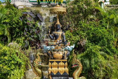 Tempelwache am Wat Phai Lom in der Stadt und Provinz Nakhon Pathom in Thailand. Thailand, Nakhon Pathom, 13. November 2023