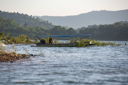 Foto de Paisaje y naturaleza en la presa del lago Kaeng Krachan en el Parque Nacional Kaeng Krachan en la provincia de Phetchaburi en Tailandia el 19 de noviembre de 2024. - Imagen libre de derechos