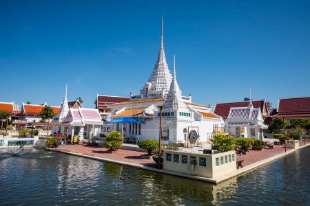 Wat Prot Ket Chettharam en la ciudad de Phra Pradaeng cerca de la ciudad y la provincia de Samut Prakan en Tailandia. Tailandia, Samut Prakan, 7 de diciembre de 2023