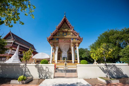 Wat Klang dans la ville de Phra Pradaeng près de la ville et de la province Samut Prakan en Thaïlande au 7 décembre 2023