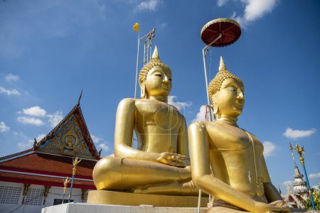 Wat Bang Nam Phueng Nok dans la ville de Phra Pradaeng près de la ville et de la province Samut Prakan en Thaïlande. Thaïlande, Samut Prakan, 7 décembre 2023