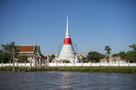 Téléchargez les photos : Thaïlande, Samut Prakan - 7 décembre 2023 : Wat Phra Samut Chedi dans la ville de Samut Prakan dans la province Samut Prakan en Thaïlande. - en image libre de droit