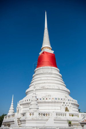 Photo for Thailand, Samut Prakan - December 7, 2023: Wat Phra Samut Chedi in the city of Samut Prakan in the Province Samut Prakan in Thailand. - Royalty Free Image