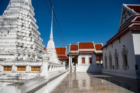 Wat Phaichayonphonsep dans la ville de Phra Pradaeng près de la ville et de la province Samut Prakan en Thaïlande au 7 décembre 2023.