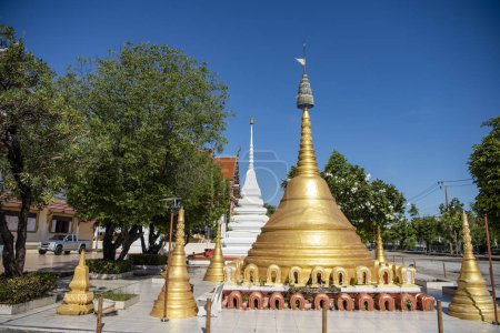 Foto de Wat Klang en la ciudad de Phra Pradaeng cerca de la ciudad y la provincia de Samut Prakan en Tailandia en diciembre, 7, 2023 - Imagen libre de derechos