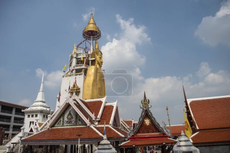 Photo for The Big Golden Buddha of Wat Intharawihan in Thewet in the city of Bangkok in Thailand.  Thailand, Bangkok, December, 9, 2023 - Royalty Free Image