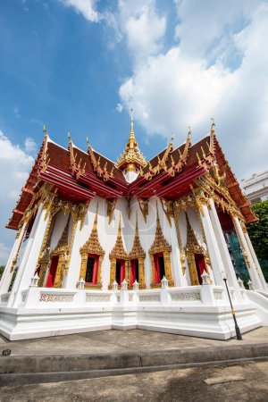 Téléchargez les photos : Le Wat Devaraj Kunchon à Thewet dans la ville de Bangkok en Thaïlande. Thaïlande, Bangkok, 9 décembre 2023 - en image libre de droit