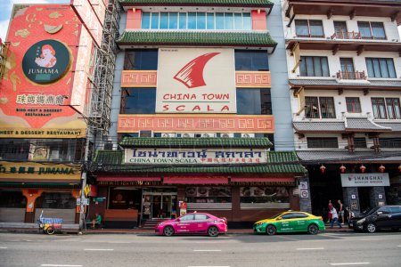 Foto de China Town Scala Restaurant en Yaowarat Road en China Town en la ciudad de Bangkok en Tailandia. Tailandia, Bangkok, 6 de noviembre de 2023 - Imagen libre de derechos