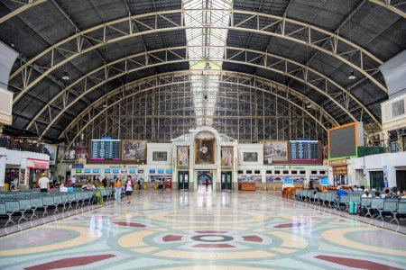 Photo for Inside the Old Hua Lamphong Railway Station in China Town in the city of Bangkok in Thailand.  Thailand, Bangkok, November, 6, 2023 - Royalty Free Image