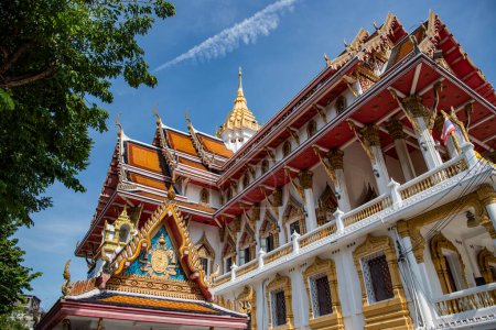 Téléchargez les photos : Le Wat Samphanthawongsaram Worawihanra ou Wat Koh dans la ville chinoise de Bangkok en Thaïlande. Thaïlande, Bangkok, 8 novembre 2023 - en image libre de droit