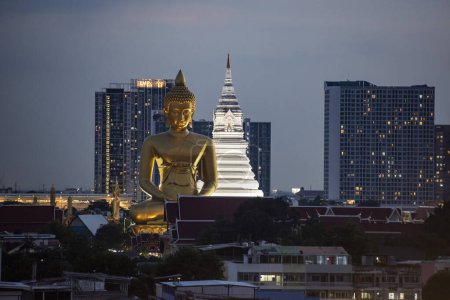 Photo for A view of the Big Buddha at Paknam Temple in Thonburi in the city of Bangkok in Thailand.  Thailand, Bangkok, December, 4, 2023 - Royalty Free Image