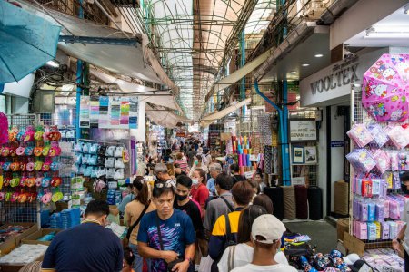 Téléchargez les photos : Une Marketstreet dans la ville chinoise de Bangkok en Thaïlande. Thaïlande, Bangkok, 8 novembre 2023 - en image libre de droit