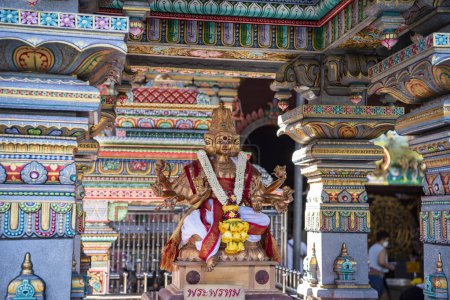 Foto de El templo indio e hindú Sri Maha Mariamman en Silom en la ciudad de Bangkok en Tailandia. Tailandia, Bangkok, 6 de diciembre de 2023 - Imagen libre de derechos