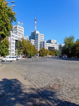 Foto de Kharkiv, Ucrania - 11 de septiembre de 2014. Edificio Gosprom en Kharkiv, Gosprom, Casa de la Industria del Estado. - Imagen libre de derechos