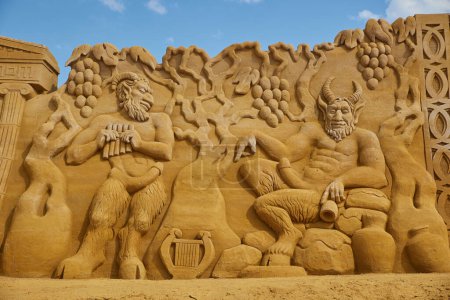 Téléchargez les photos : Sondervig, Danemark, 21 mai 2023 : Festival international de sculpture sur sable. Satyres - en image libre de droit