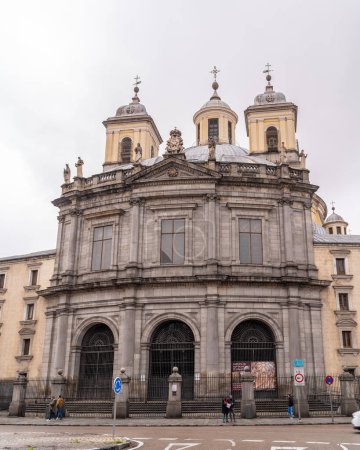 Téléchargez les photos : Basilique royale de Saint François le Grand Église catholique romaine de San Francisco el Grande à Madrid, Espagne, le 9 décembre 2022 - en image libre de droit