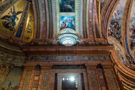 Téléchargez les photos : Intérieur de la basilique royale de Saint-François-le-Grand Église catholique romaine de San Francisco el Grande à Madrid, Espagne, le 9 décembre 2022 - en image libre de droit