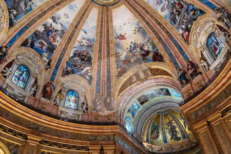 Foto de Interior de la Real Basílica de San Francisco el Grande Iglesia Católica Romana en Madrid, España el 9 de diciembre de 2022 - Imagen libre de derechos