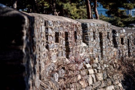 Foto de Ciudad de Seúl Muralla antigua fortaleza que protege la capital de Corea del Sur - Imagen libre de derechos