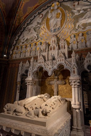 Téléchargez les photos : Intérieur de l'église Matthias au Château de Buda Budapest, Hongrie le 30 avril 2023 - en image libre de droit