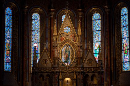 Foto de Interior de la iglesia Matthias en el Castillo de Buda Budapest, Hungría en 30 Abril 2023 - Imagen libre de derechos