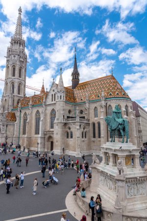 Téléchargez les photos : Eglise gothique Matthias au Château de Buda à Budapest, Hongrie le 30 avril 2023 - en image libre de droit