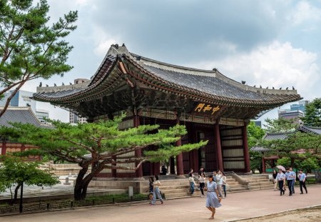 Téléchargez les photos : Palais royal Deoksugung de la dynastie Joseon à Séoul Corée du Sud le 28 juin 2023 - en image libre de droit