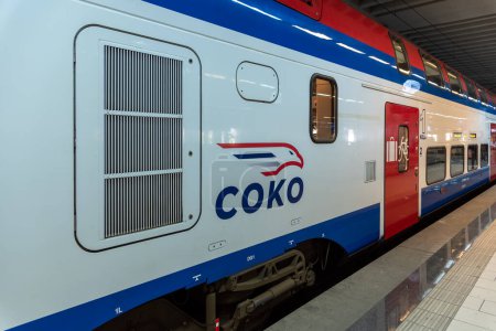 Foto de Tren Soko de alta velocidad de Belgrado a Novi Sad en la estación de tren Prokop en Belgrado Serbia el 27 de abril de 2023 - Imagen libre de derechos