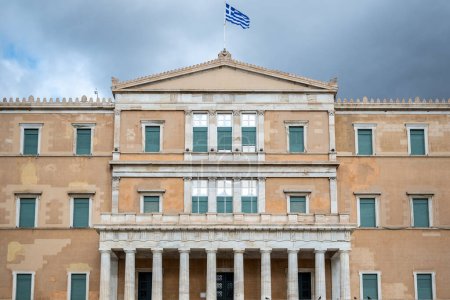 Foto de Parlamento Helénico en el Antiguo Palacio Real, con vistas a la Plaza Syntagma en Atenas, Grecia el 13 de agosto de 2023 - Imagen libre de derechos