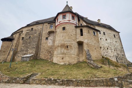 Téléchargez les photos : Château de Loket, un château gothique du XIIe siècle dans la région de Karlovy Vary en République tchèque - en image libre de droit