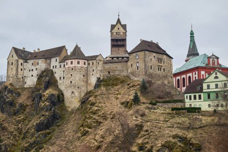 Téléchargez les photos : Château de Loket, un château gothique du XIIe siècle dans la région de Karlovy Vary en République tchèque - en image libre de droit