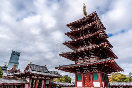 Templo budista más antiguo de Shitennoji en Japón fundado en 593 por el príncipe Shotoku Taishi en Osaka Kansai