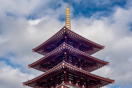 Fünfstöckige Pagode von Shitennoji, dem ältesten buddhistischen Tempel Japans, der 593 vom Prinzen Shotoku Taishi in Osaka Kansai gegründet wurde