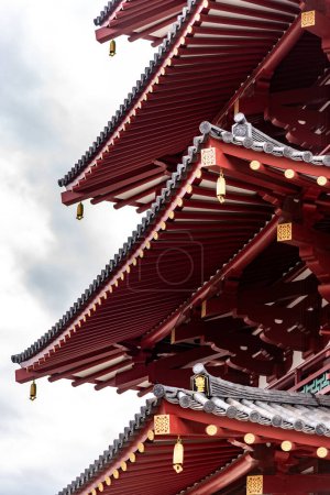 Pagoda de cinco pisos del templo budista más antiguo de Shitennoji en Japón fundada en 593 por el príncipe Shotoku Taishi en Osaka