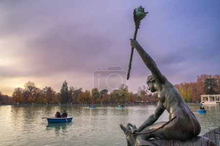 Foto de Parque del Buen Retiro popular parque público en Madrid capital de España el 4 de diciembre de 2022 - Imagen libre de derechos
