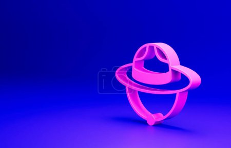 Foto de Sombrero de guardabosques canadiense rosa icono uniforme aislado sobre fondo azul. Concepto minimalista. Ilustración de representación 3D. - Imagen libre de derechos