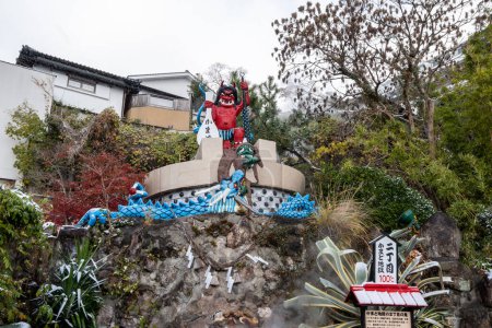 Téléchargez les photos : Kamado jigoku demon statue near the entrace to the park. Taken in Beppu, Japan on December 18th 2022 - en image libre de droit