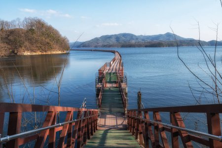 Andong Sunseong susang voie navigable piste flottante. Voie navigable flottante célèbre construite sur le lac Andong en Corée du Sud