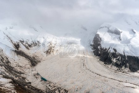 Blick auf Gorner Gletscher oder Grenzgletscher von oben auf die Aussichtsplattform Gornergrat. Berühmtes Wahrzeichen in Zermatt, Schweiz