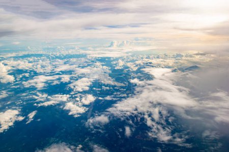 Vista aérea de altrostratos y nubes de altocumulus