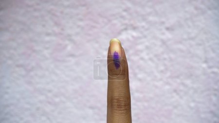 Foto de Tinta en el dedo post casting voto en indio. - Imagen libre de derechos