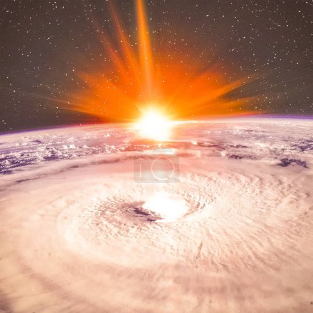 Téléchargez les photos : Planète terre et lever de soleil fascinant. Les éléments de cette image fournis par la NASA - en image libre de droit