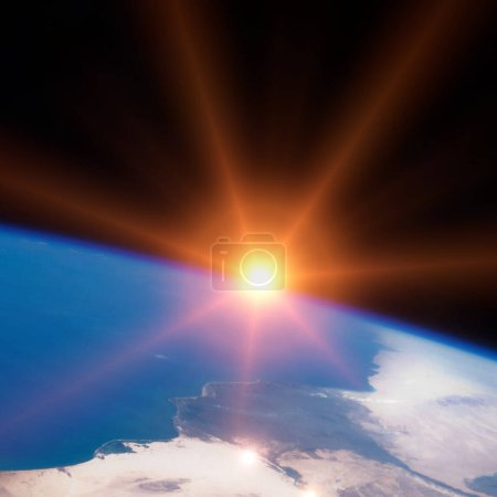 Foto de Maravillosa luz solar sobre la tierra. Los elementos de esta imagen proporcionados por la NASA - Imagen libre de derechos
