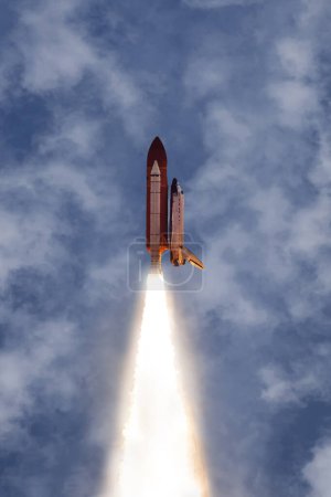 Foto de Nave espacial cohete. Los elementos de esta imagen proporcionados por la NASA - Imagen libre de derechos