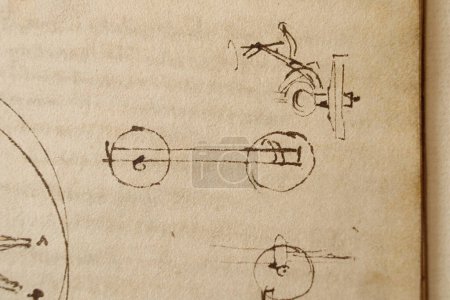Foto de Manuscrito, dibujos, rueda de Leonardo Da Vinci en el viejo libro The Codice Sul Volo, de E. Rouveyre, 1893 - Imagen libre de derechos