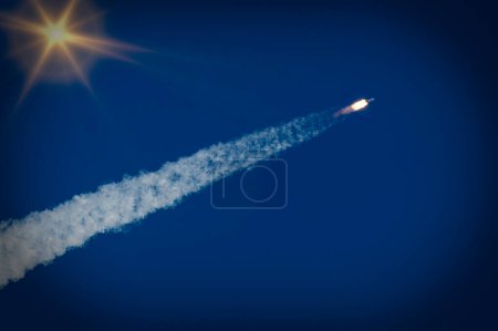 Téléchargez les photos : Un vaisseau fusée. Les éléments de cette image fournis par la NASA - en image libre de droit